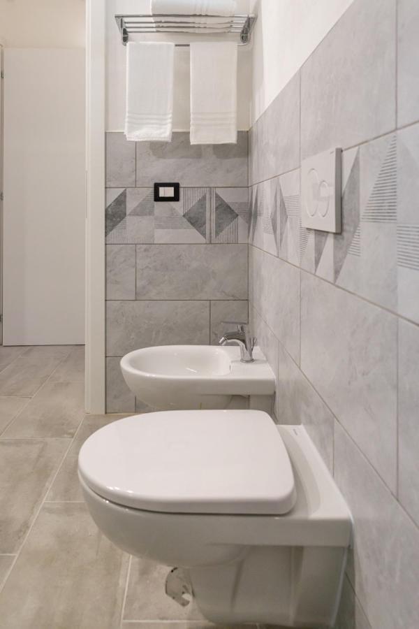 Bandiera 68 Apartment Cagliari Luaran gambar