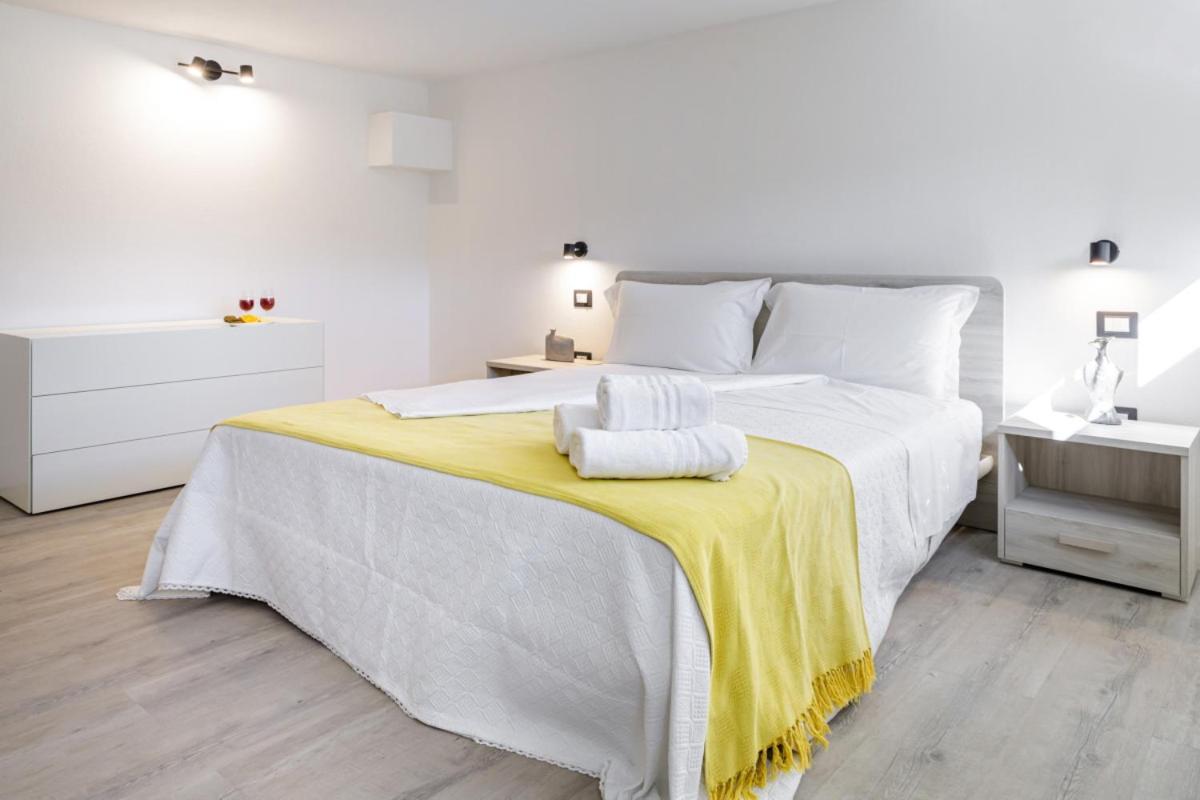 Bandiera 68 Apartment Cagliari Luaran gambar